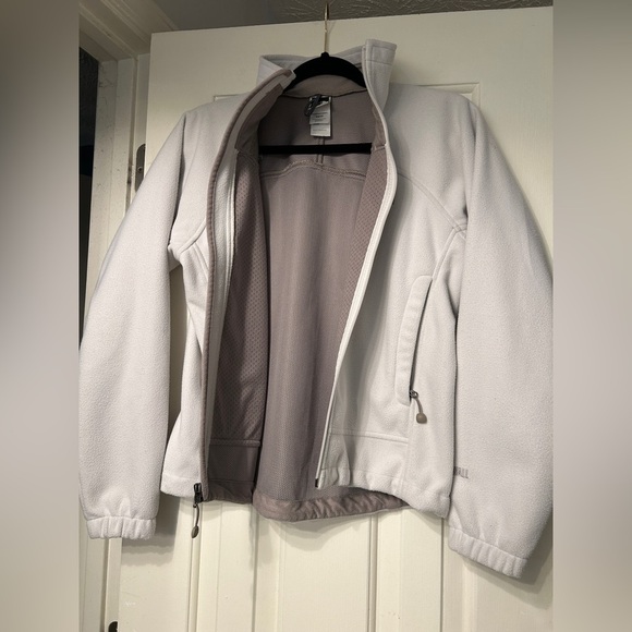North Face Women’s Windwall Cream and Taupe Jacket - Picture 9 of 10